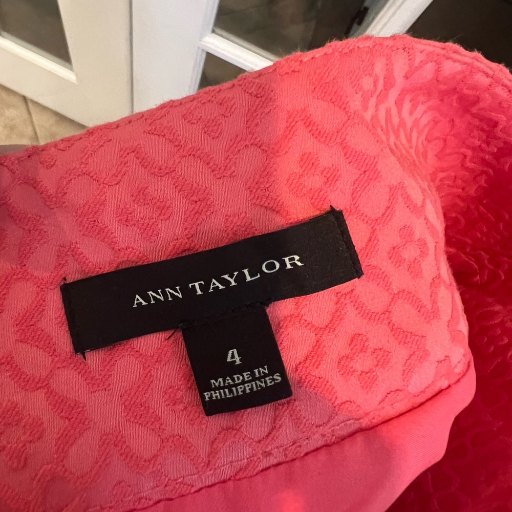 Super cute classy Ann Taylor Skirt - Picture 2 of 5